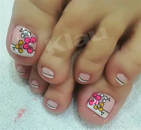Las uñas de las manos y los pies dicen mucho de nuestra personalidad, por ello vamos a centrarnos en enseñarte cómo pintarse las uñas: Pin de Magaly Gaibor en uñitas (con imágenes) | Diseños de uñas pies, Uñas pies decoracion, Uñas ...
