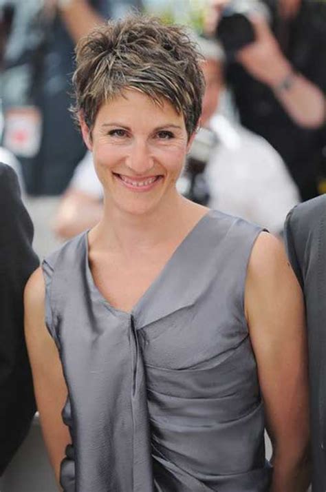 Check out the latest pictures, photos and images of tamsin greig from 2020. 50 yaş üstü bayanlar için 20 kısa saç modeli fikri - Sence ...