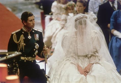 Princess Dianas Wedding Dress Display At Kensington Palace Popsugar