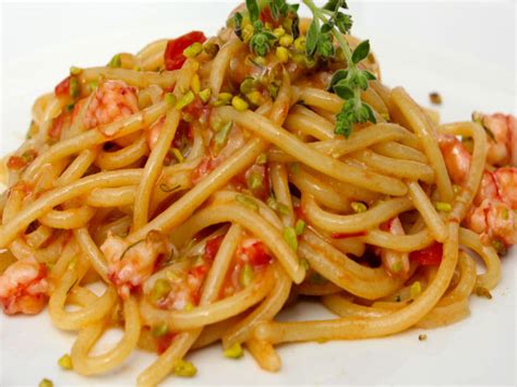 Linguine con Gamberi Rossi Pistacchi di Bronte e ...