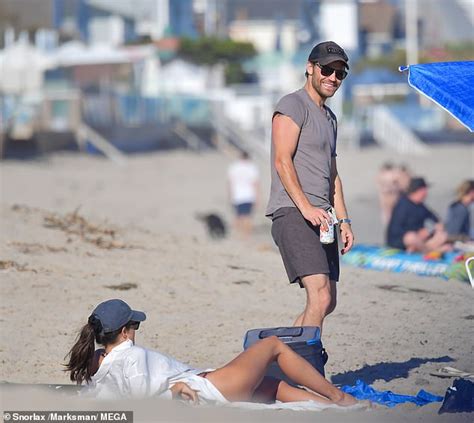 Vampire Diaries Star Paul Wesley And Wife Enjoy Malibu Beach Daily Mail Online