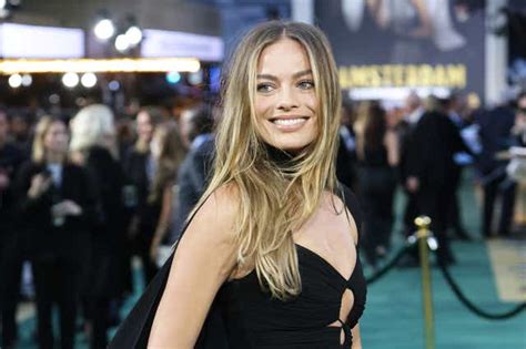 Margot Robbie Confirms Shes Not Starring In Female Led Pirates Of The