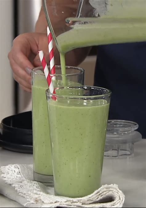 The retro design is unique and available in nine color choices so you can match it to your kitchen decor. Kitchenaid 3 speed hand blender | Hand blender, Kitchenaid ...