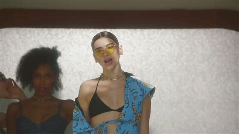 The Bikini Top Triangle Of Dua Lipa In Her Video Clip New Rules Spotern