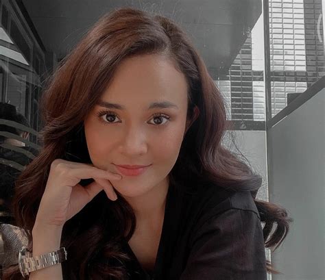 Pesona Michelle Ziudith Ini Profil Dan Biodata Pemeran Laura Atau Flo