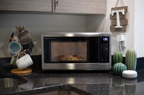 What Are 10 Things You Should Never Put In A Microwave