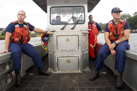 A Coast Guard 26 Foot Trailerable Aids To Navigation Nara And Dvids