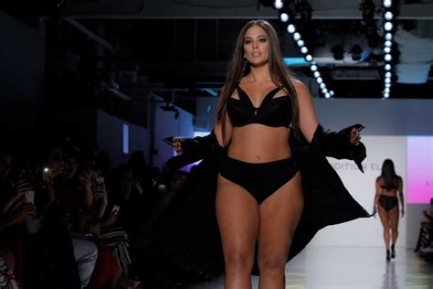 ashley graham calls out amy schumer s ‘double standard new york daily news