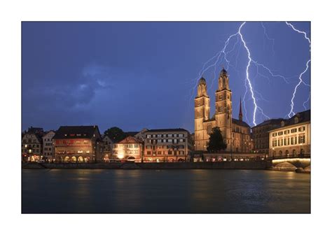 Aller unwetterwarnungen sowie nützliche wetterhinweise für den kanton zürich. Gewitter über Zürich | Zürich stadt, Zürich, Münster