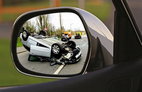 rüyada araba kazası görmek ne anlama gelir araba kazası yapmak