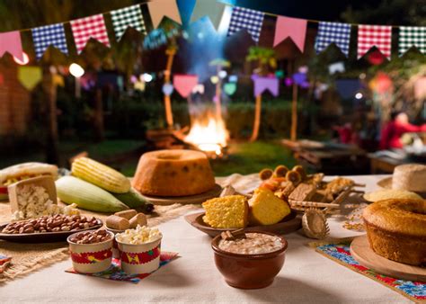 The name junina alludes to the mês (month) of june. Cinco dicas para organizar uma festa junina em casa - Fast ...
