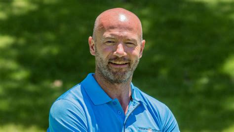 6 ft 0 in (1.83 m) spouse(s): Million Dollar Club signs football legend Alan Shearer ...