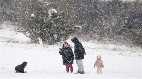 Uk Weather Warnings Of Heavy Snow Strong Winds And Blizzards As Cold