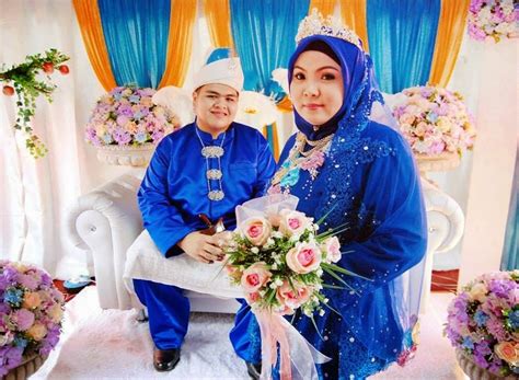 Kiss you all over baby. KOLEKSI SULAMAN YATI: Baju Peplum Pengantin Royal Blue