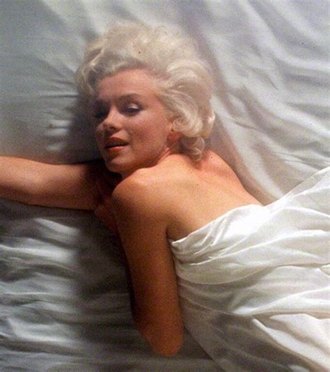 Marilyn Monroe Nude Wrapped In White Bed Sheets Celebrity Porn Photo
