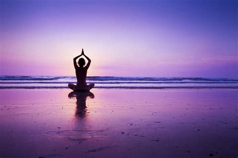 Yoga And Ayurveda Benefícios Para O Corpo E A Mente Sri Sri Ayurveda Blog