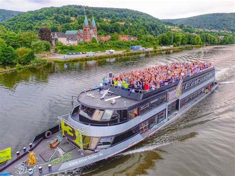 Die hits aus den charts, schnelle infos und jede menge gute laune begeistern täglich rund 2,9 mio. Das Bayern 3 Partyschiff unterwegs von Lohr a. Main nach ...