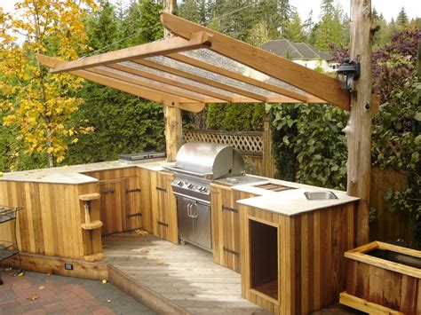 10 Custom Outdoor Kitchen Designs