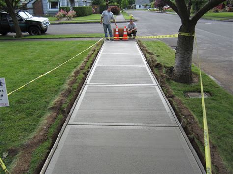 Pouring a concrete driveway part 1. How to Pour a Concrete Sidewalk | Concrete stairs, Concrete driveways, Walkway