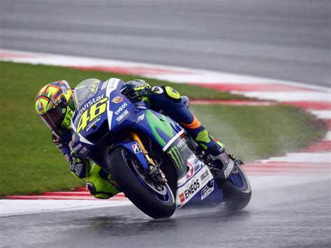 Keeping up an interest or hobby alongside academic obligations. Las mejores imágenes carrera de Moto Gp de Silverstone