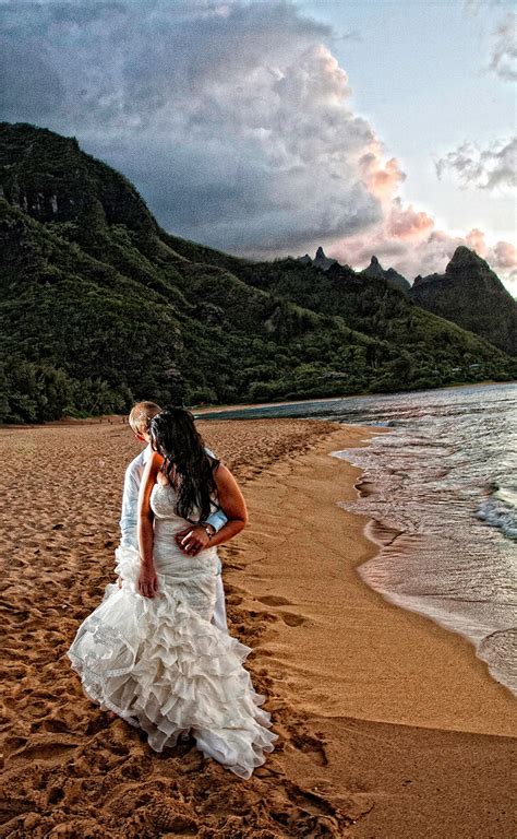 Pin By Sandi Graves On Hawaiian Wedding Kauai Wedding Hawaiian Wedding Kauai