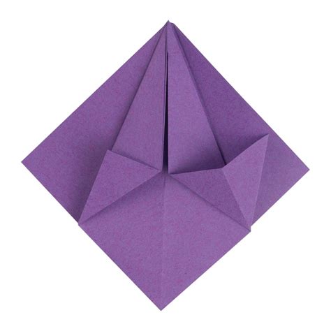 Da mich einige anfragen zu meiner anleitung erreicht haben, habe ich noch mal ein video gedreht, um euch die. Kleine Origami Schachtel mit Spitzen falten - Anleitung ...