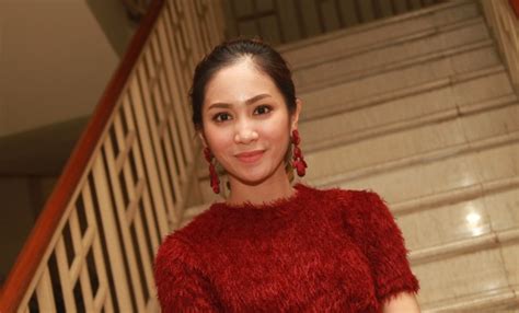 Seperti komentar salah seorang netizen yang menyindir bunga zainal rela keluar dari agama islam. Bunga Zainal soal Isu Pindah Agama: Semua Agama Itu Baik ...