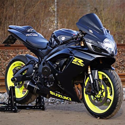 Motorcycles And More Suzuki Gsxr Pomozmioddychac Suzuki Gsxr