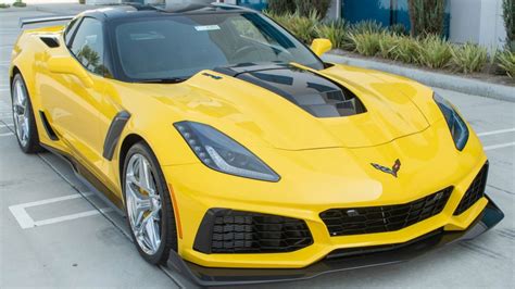 Low Mile C7 Zr1 Is A Stunner With Its Bright Yellow Paint Corvetteforum