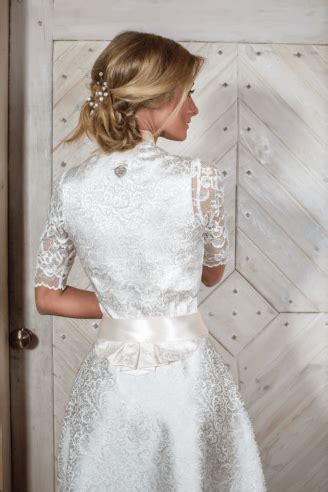 Details of hochzeitskleid tracht hochzeitskleid tracht dirndl hochzeit hochzeitstracht trachten hochzeit. AlpenHerz Hochzeitsdirndl-besondere Brautdirndl ...