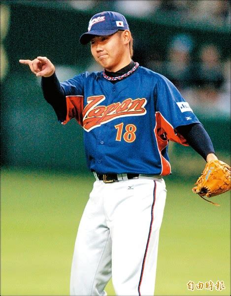 Он также известен своими ролями ицки коидзуми из меланхолии харухи судзумии и эрвина смита из атаки титанов. 松坂大輔尋中職「投」路 1個月前找上門 - 自由體育