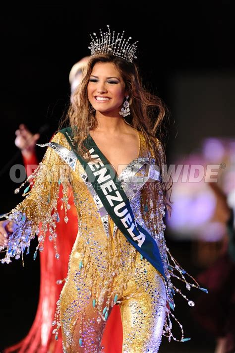 The Perfect Miss Miss Venezuela Osmariel Villalobos Se Corona Miss