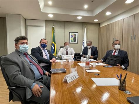 O ministro da saúde, eduardo pazuello, pediu ao presidente jair bolsonaro para deixar a pasta, alegando problemas de saúde, publicou o jornal o globo neste domingo. Pazuello garante estabilidade no cronograma de entregas de ...