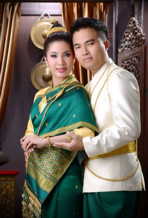 Traditional Lao Bride And Groom Attire Laos Clothing Laos Wedding Traditional Dresses