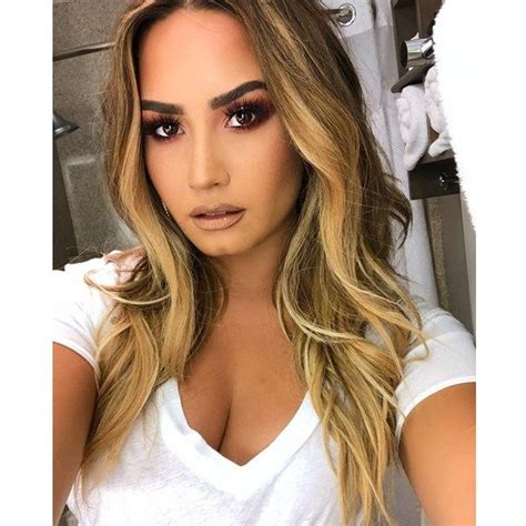 Demi Lovato New Summer Blonde Styled By Cesar Ramirez Demi Lovato Blonde Hair Pelo Demi Lovato