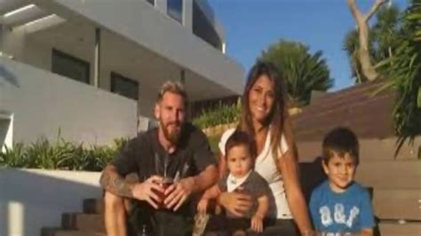 Lionel messi house has many panoramic windows, balconies, and patios for relishing the neighboring natural grandeur. Lionel Messi House In Barcelona , Casa en Barcelona - YouTube