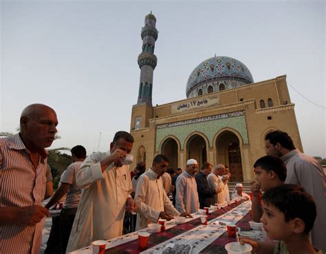 Iraqi Sunni Muslims Ramadan Eid Al Fitr Celebrations Pictures