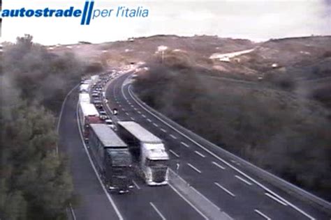 Autostrada a14 chiusa per il ponte crollato ecco le uscite obbligatorie per evitare il caos. Pescara, incidente in galleria sull'autostrada A14: tratto ...
