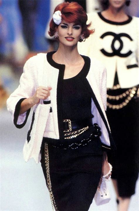 Linda Evangelista Chanel With Images Fashion Chanel Fashion Show