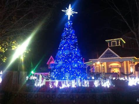 Why is christmas day on the 25th december? 4 Reasons You'll Love The Dollywood Smoky Mountain ...