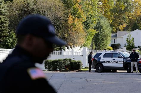 Us Official Explosive Device Found At Clintons Ny Home