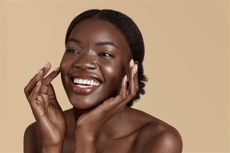 Natural Makeup Tips On Dark Skin Popsugar Beauty