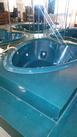 On 4th street between market and walnut in downtown st. whirlpool tub inside the Executive suite room - Picture of ...