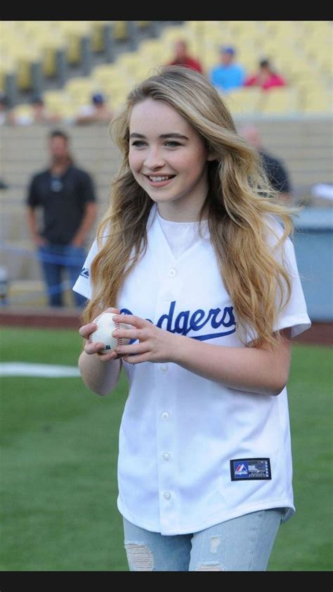 Sabrina elaine ionescu (born december 6, 1997) is an american professional basketball player for the new york liberty of the women's national basketball association (wnba). Sabrina playing baseball | Sabrina carpenter, Garotas ...