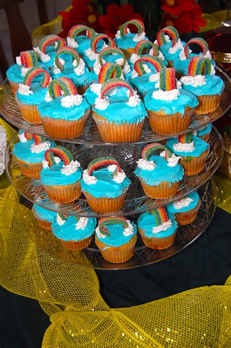 To all the people who are worried about the detrimental effects of food coloring: Somewhere Over the Rainbow Cupcakes | Defying Gravity