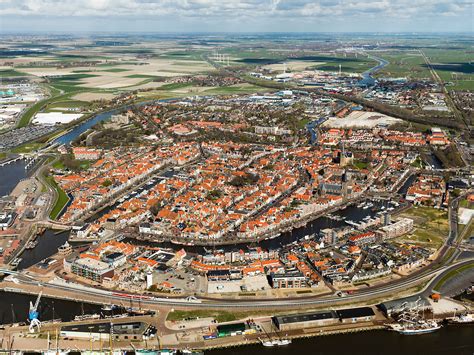 Luchtfoto's stad en steden, Leeuwarden van boven | Siebe Swart
