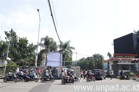 ᮅᮔᮤᮗᮨᮁᮞᮤᮒᮞ᮪ ᮕᮓ᮪ᮏᮓ᮪ᮏᮛᮔ᮪) adalah sebuah perguruan tinggi negeri di bandung, jawa barat, indonesia. Mulai 10 April, Ada Perubahan Aturan Akses Kendaraan ke ...