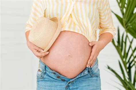 Opalanie W Ciąży Czy Można Się Bezpiecznie Opalać Będąc W Ciąży Poradnik Apteki Gemini