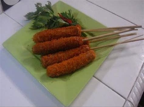 Pertama kalinya siapkan terlebih dahulu sebuah wadah untuk mencampurkan adonan. Cara Membuat Sosis Goreng Kremes - YouTube