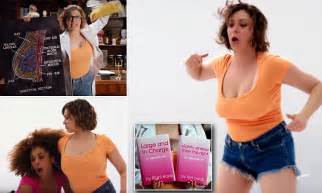 Crazy Ex Girlfriend S Rachel Bloom Jiggles Her Dd Breasts In Video Daily Mail Online